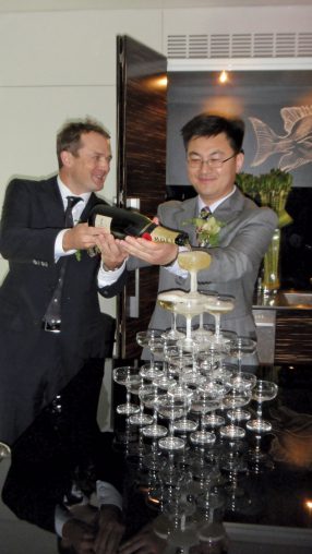 Andrew Paykel (left) toasting to the marriage of F&P and Haier at an event in China in 2010.