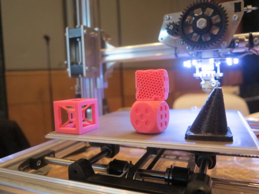 3D Printer K8200 prints its own replacement parts 