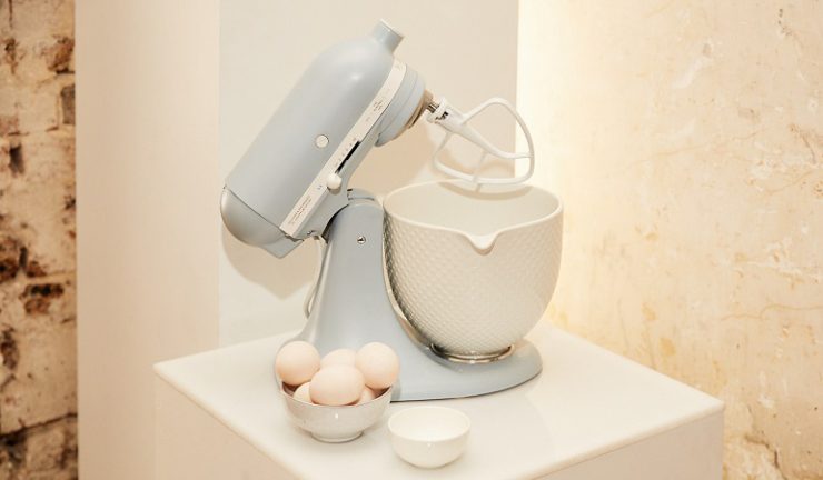 https://www.applianceretailer.com.au/wp-content/uploads/KitchenAid_100yrAnniversary-Misty-Blue-stand-mixer-740x432.jpg