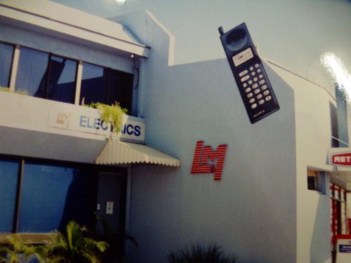 L&M was an early seller of mobile phones: the Gold Coast store promoted its range with his creative external fixture.