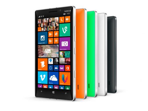 Aluminum unibody with polycarbonate back: Nokia Lumia 930